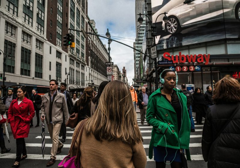 Busy crossing in US city. Lots of people walking